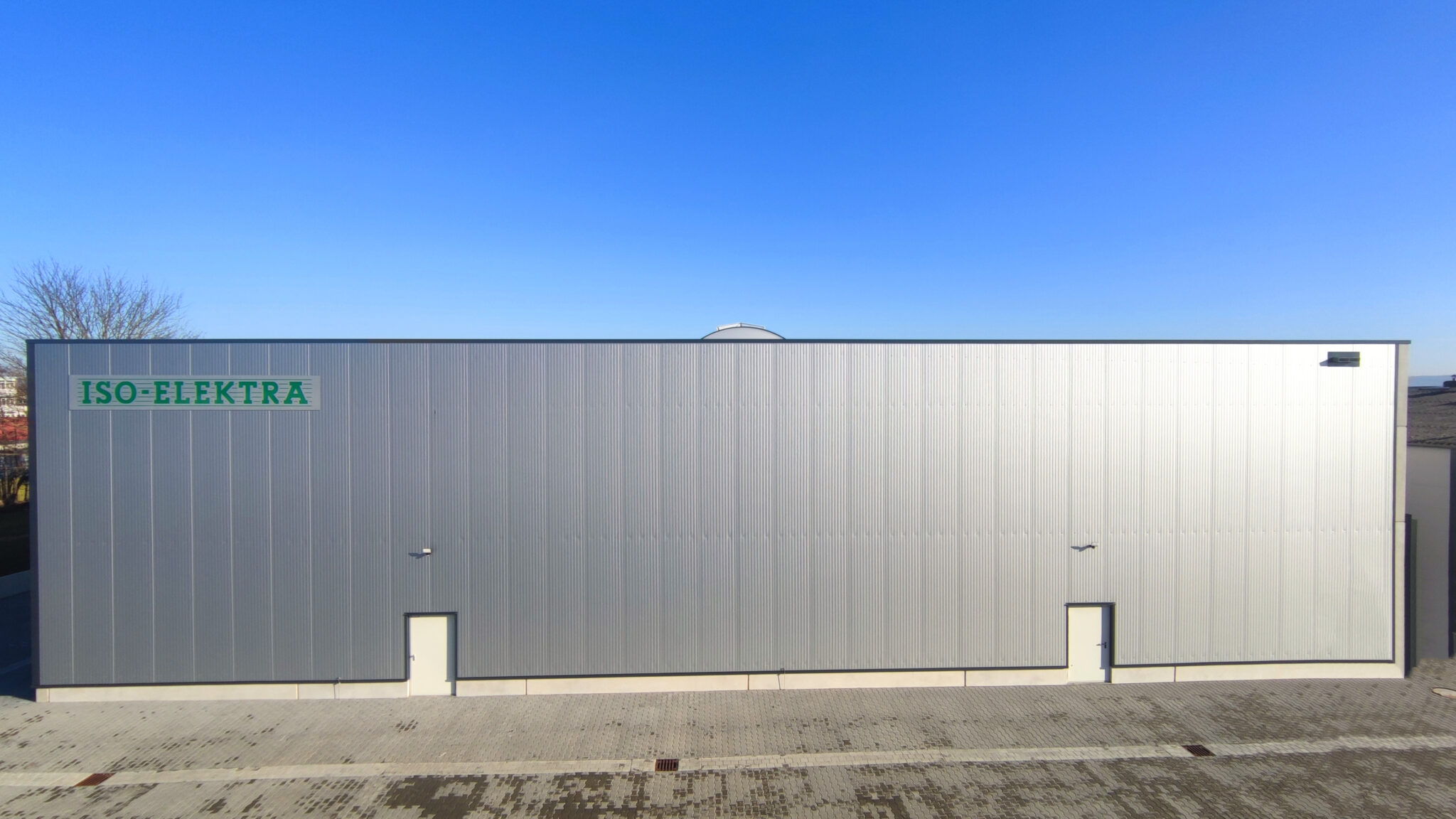 Front view of the new warehouse of ISO-ELEKTRA
