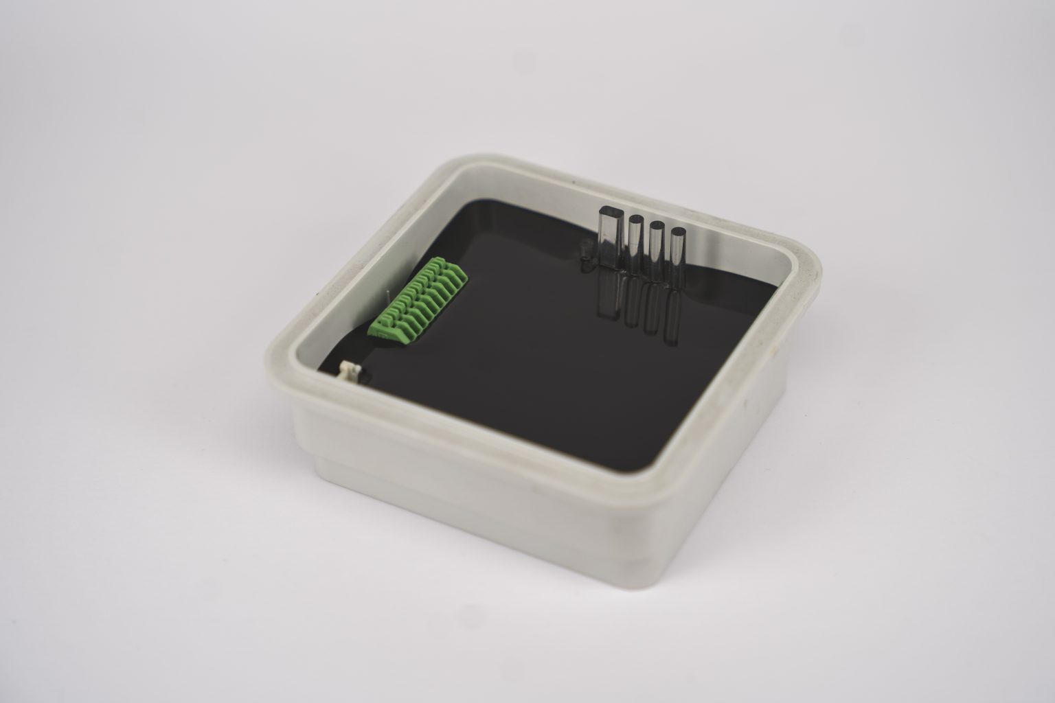 Hydrophober Verguss mit schwarzen Polybutadien-Polyurethan ISO-PUR BD50-12+