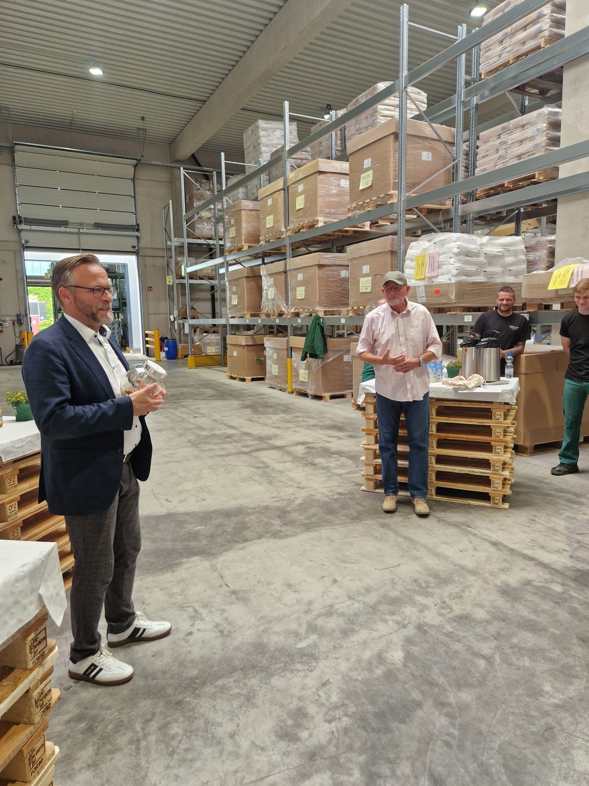 Managing Director Dr. Jan Olaf Schulenburg is delighted to pass on the tradition