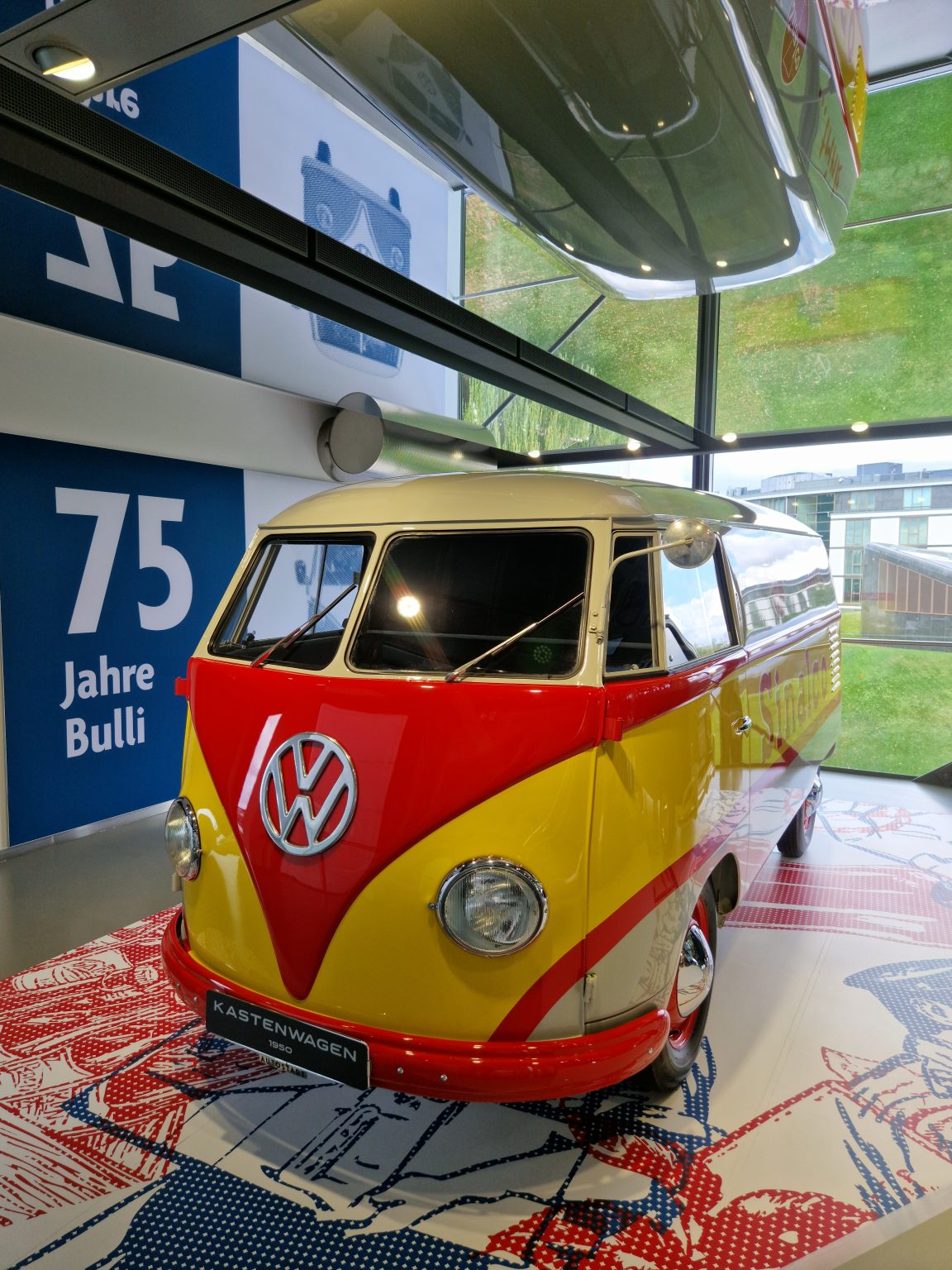 Tour of the car exhibition at the Zeithaus