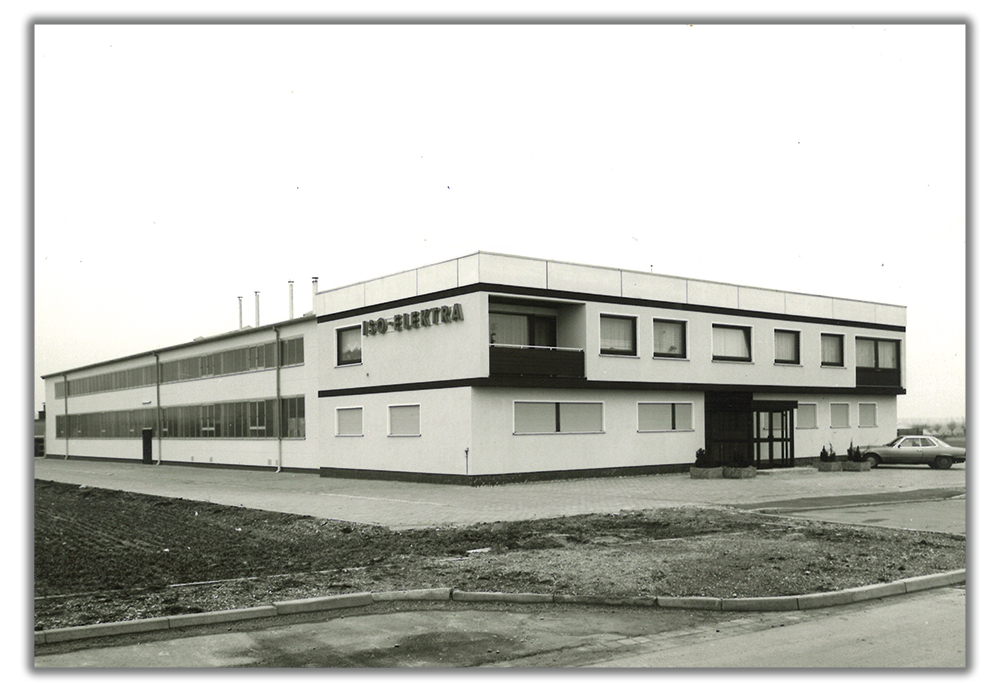 Neubau des ISO-ELEKTRA Firmengebäudes im Industriegebiet Im Mühlenfeld in Elze, 1974 – moderner Produktions- und Verwaltungsstandort von R. Cordes