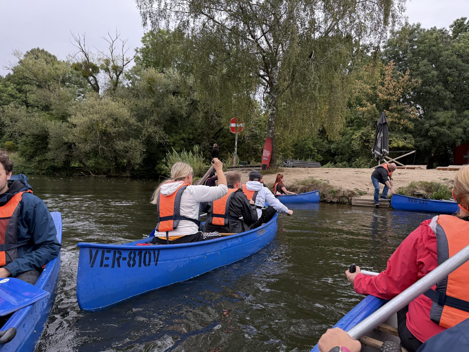 Treffen der Kanu Teams auf dem Wasser beim Betriebsausflug 2026 von ISO-ELEKTRA